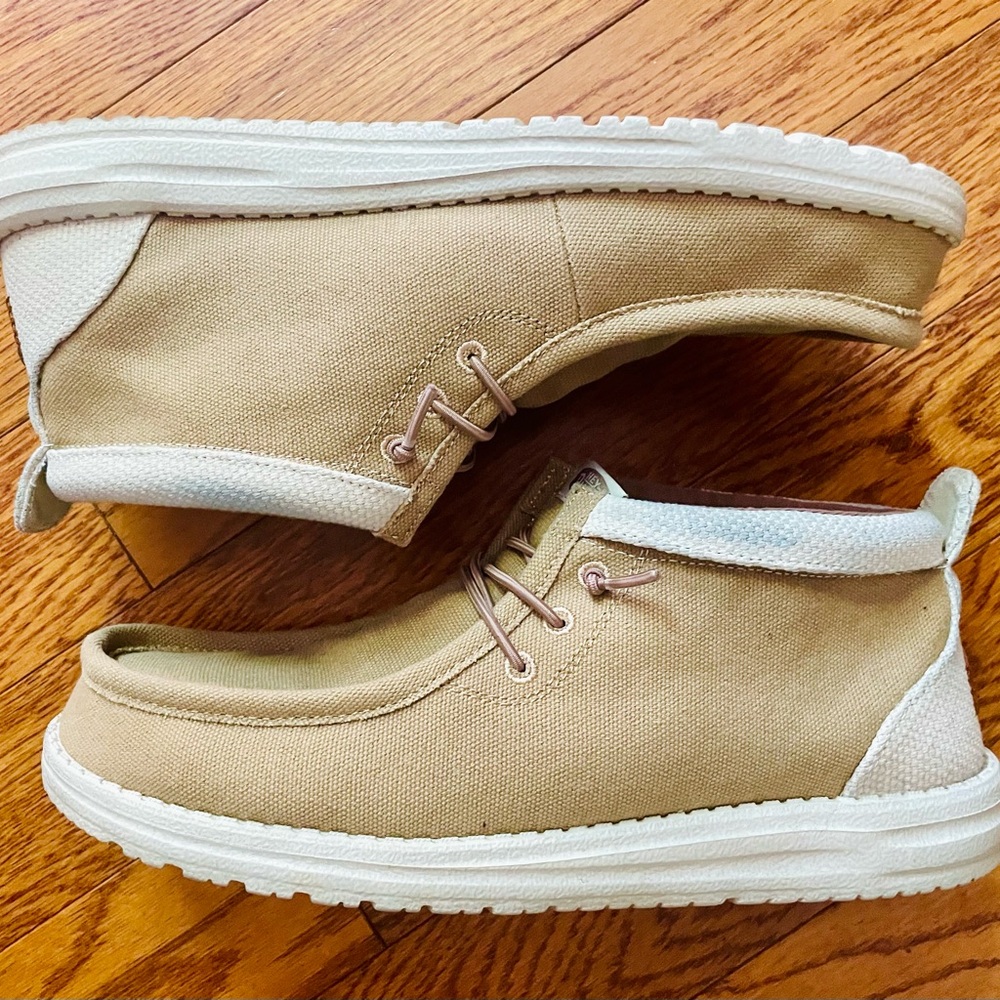 HEY DUDE Wally Mid Canvas Shoes Boots